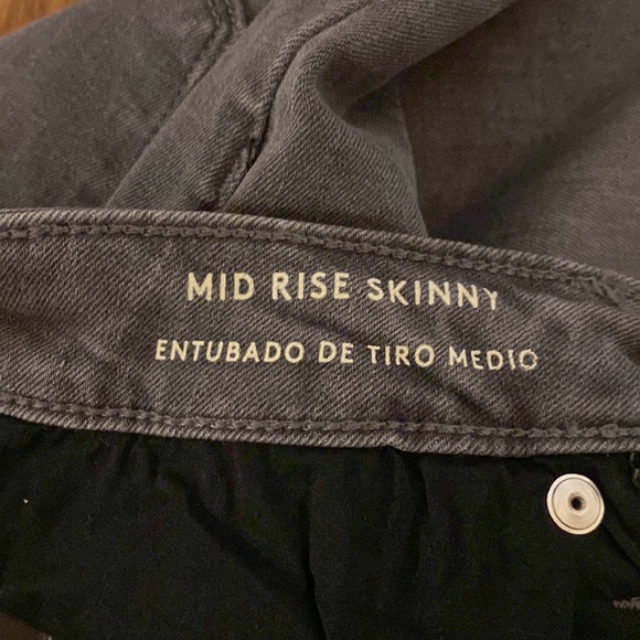 Universal Thread Grey Wash Distressed Skinny Jeans - Picture 4 of 6